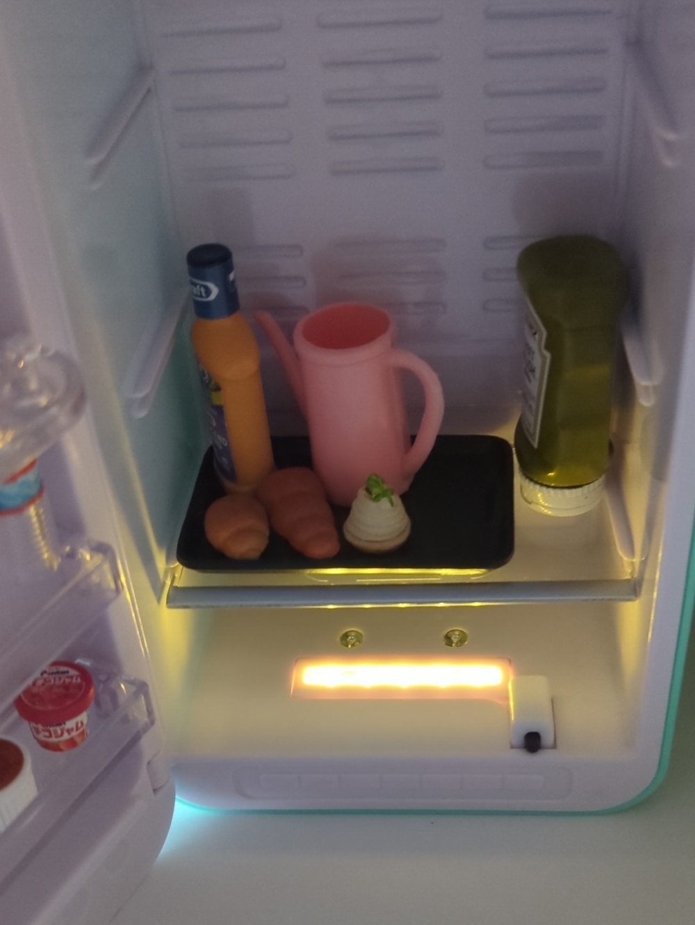 lot of 4 Articulated Barbies dolls and Mini Fridge Accessory - Picture 11 of 16